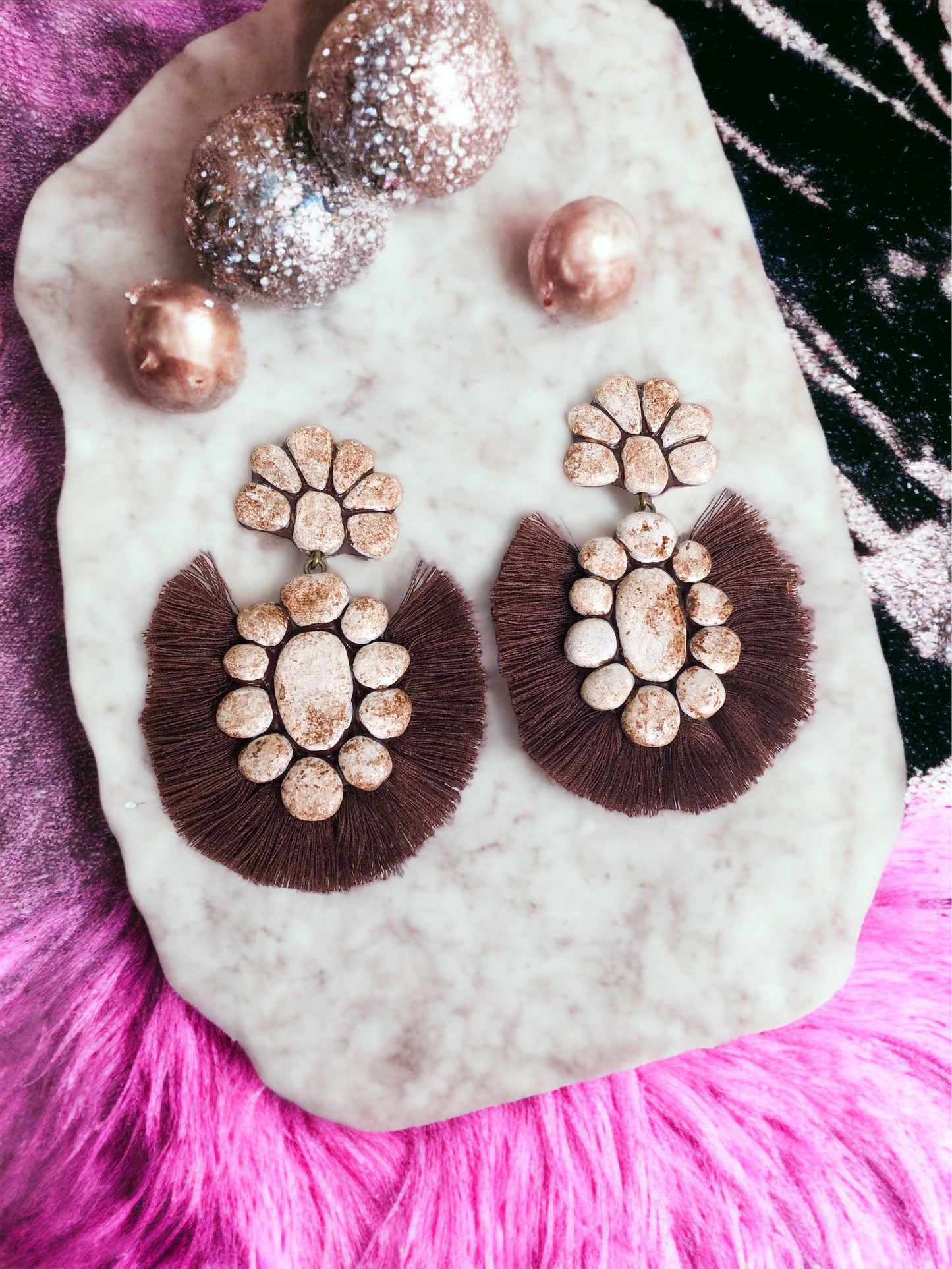 THE ROAN - WHITE STONE WITH BROWN FRINGE