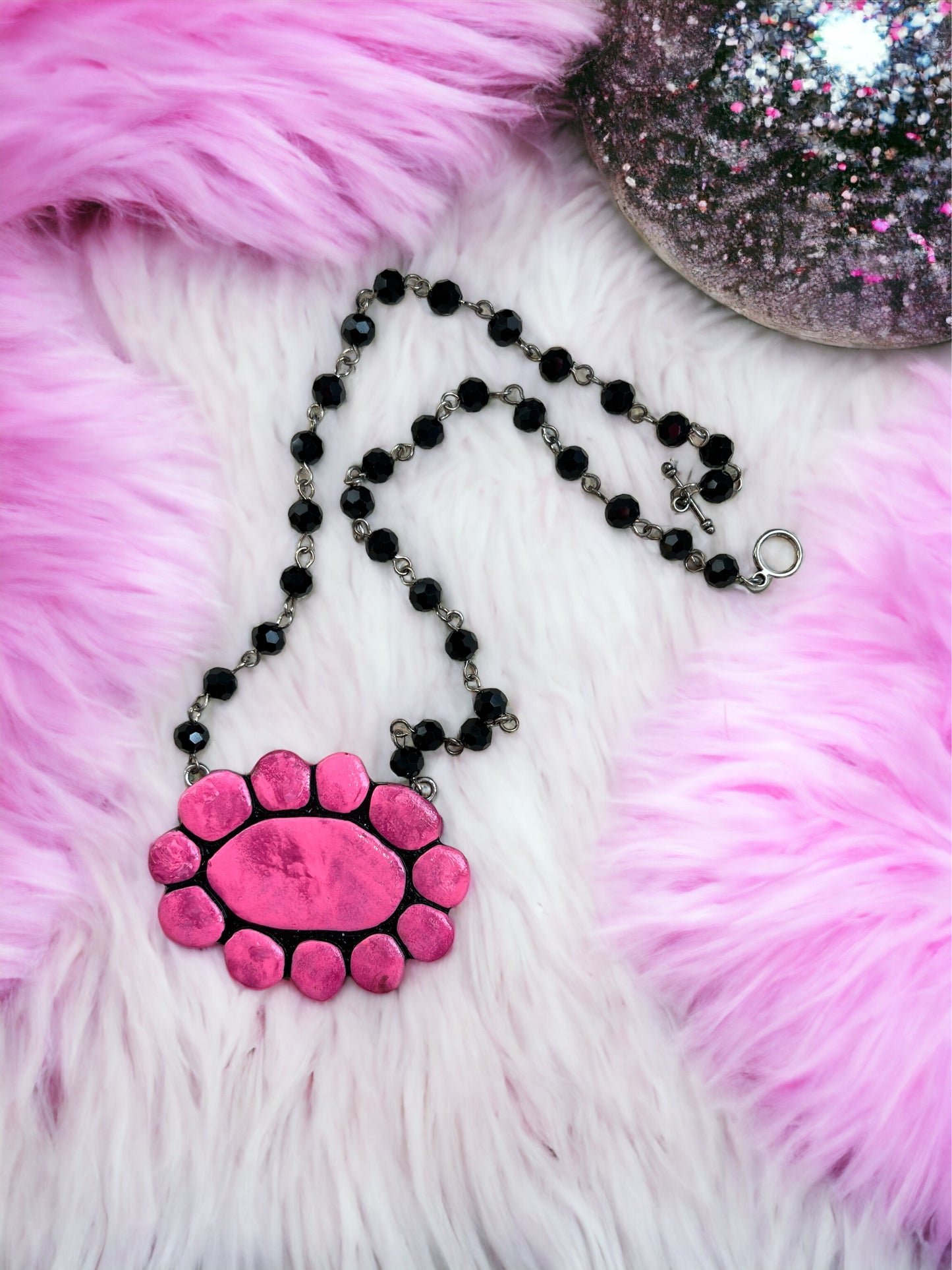 CONIFER SHORT NECKLACE - PINK